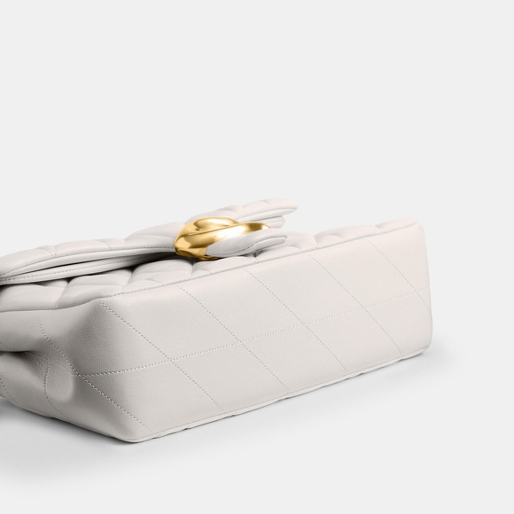 Tabby Shoulder Bag 26 With Pillow Quilting - Picture 3 of 3